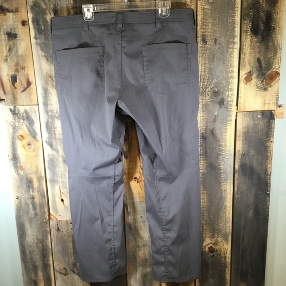 Under Armour X-Storm grey khaki pants men’s size 40x32 - Picture 2 of 6